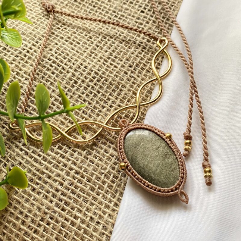 Colar com Obsidiana dourada na base metálica