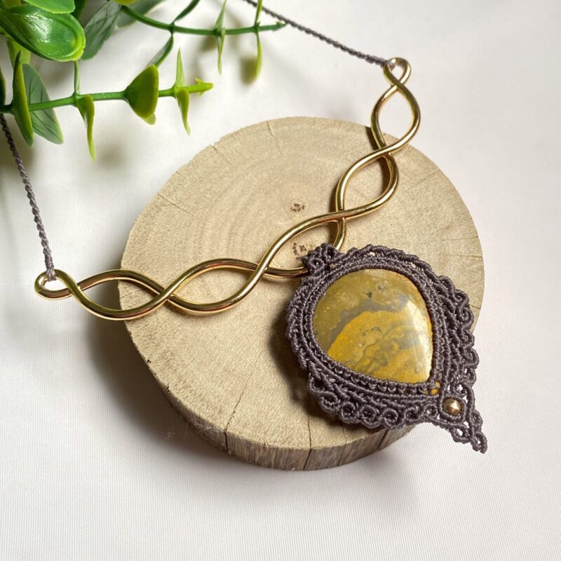 Colar trançado e pedra Jaspe Bumblebee