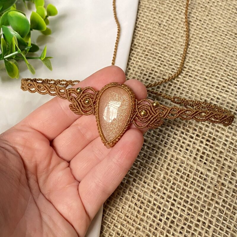 Gargantilha/Chocker com Pedra do Sol Natural