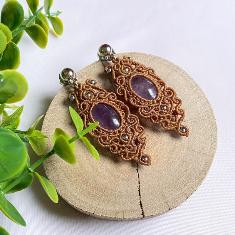 Par de brincos em Ametista