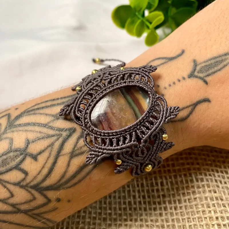 Pulseira em micro macramê com Fluorita