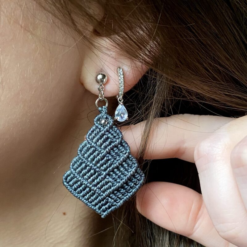 Par de brincos em macramê