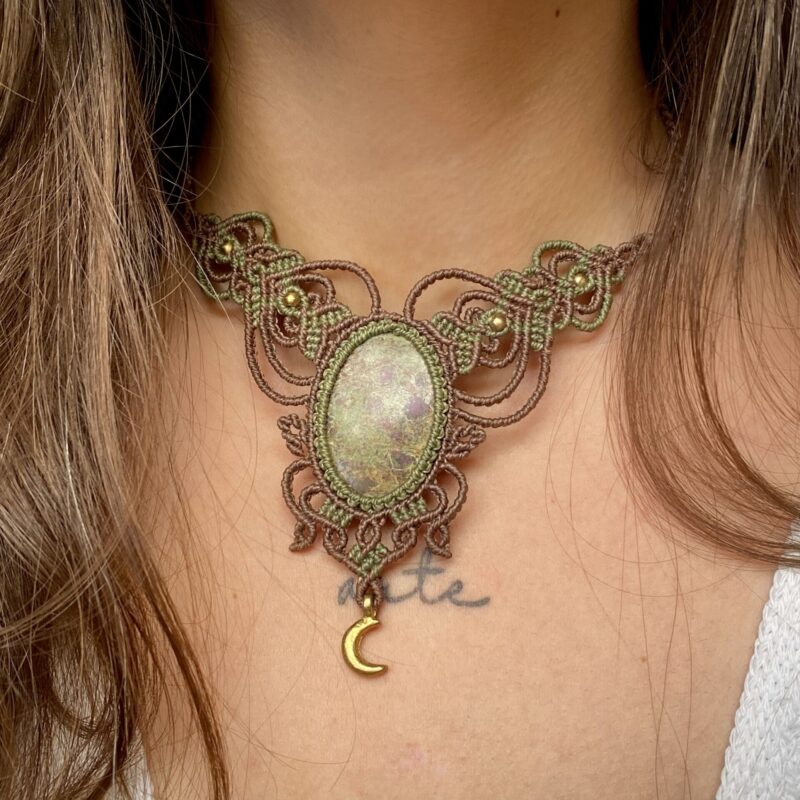 Gargantilha com pedra Rubi na Fuchsita