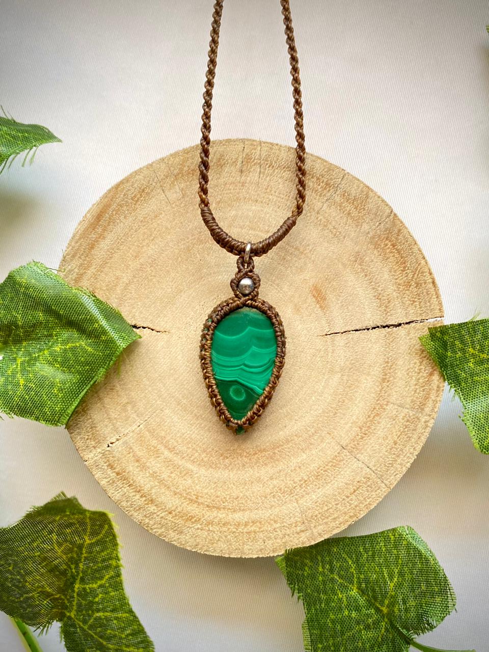 Colar Minimalista com Malaquita