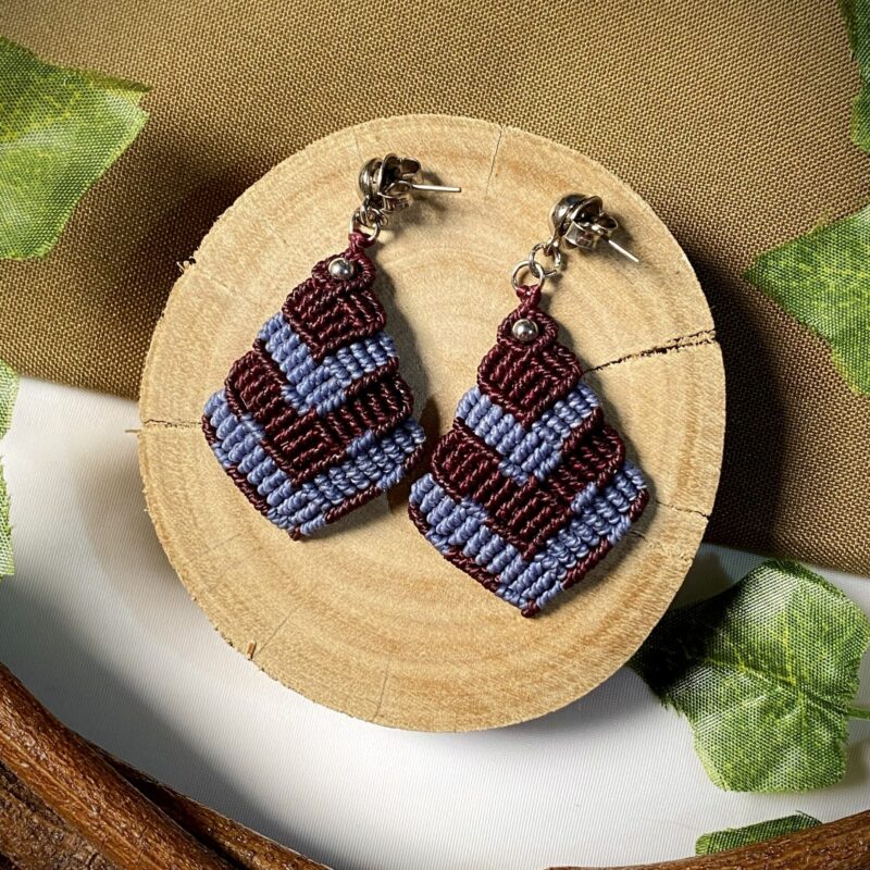 Par de brincos em macramê colorido