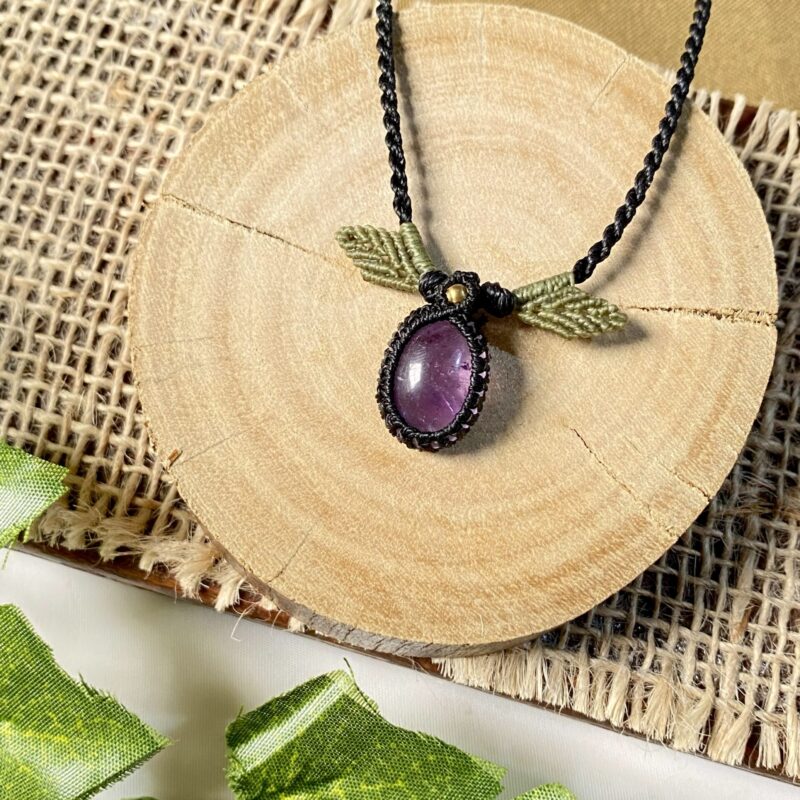 Colar com folhinhas e Ametista