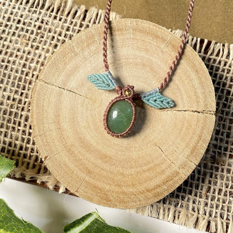 Colar com folhinhas e Quartzo verde
