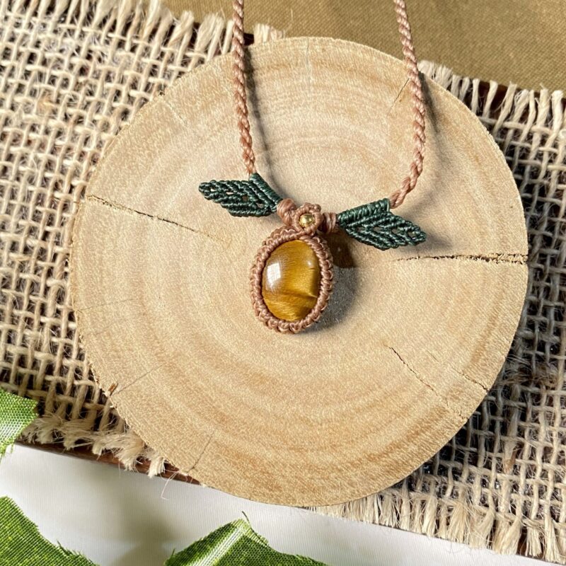 Colar com folhinhas e Olho de tigre