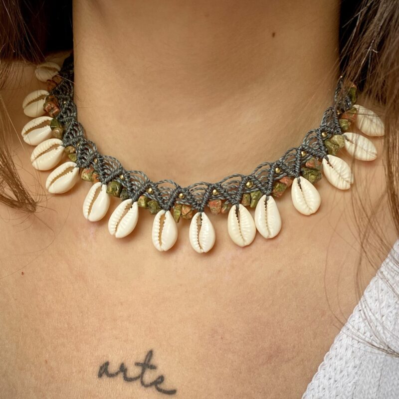 Gargantilha Búzios e Unakita