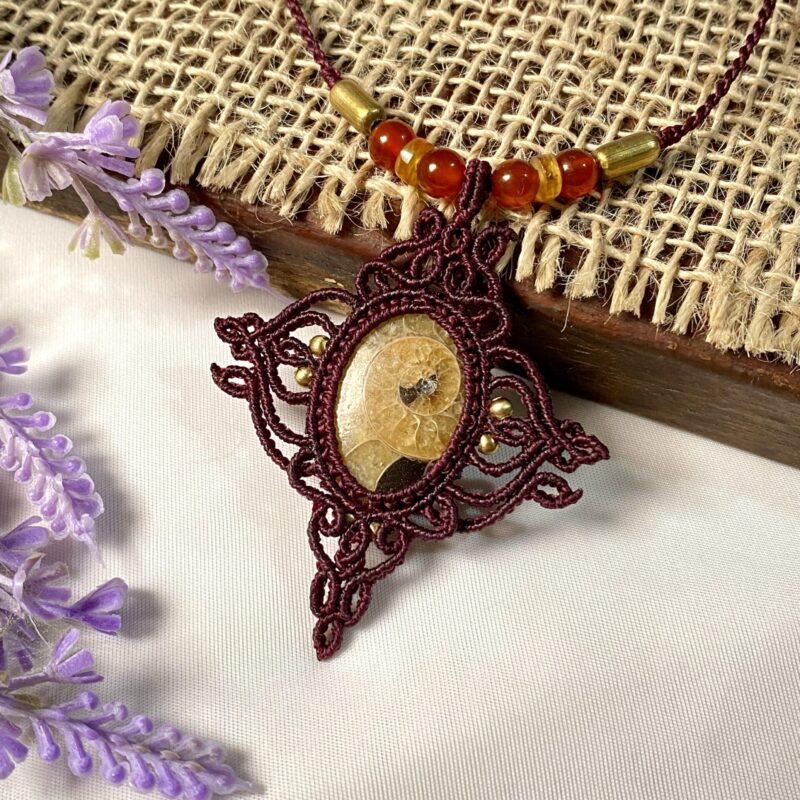 Colar Pingente com Fóssil Amonite