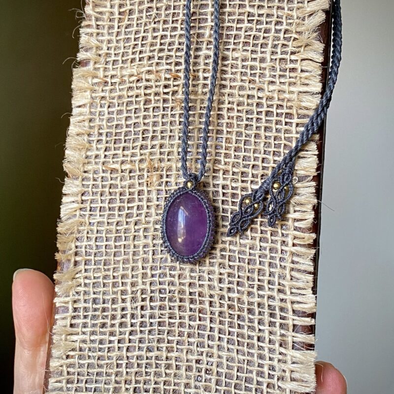 Colar Minimalista com Ametista Natural