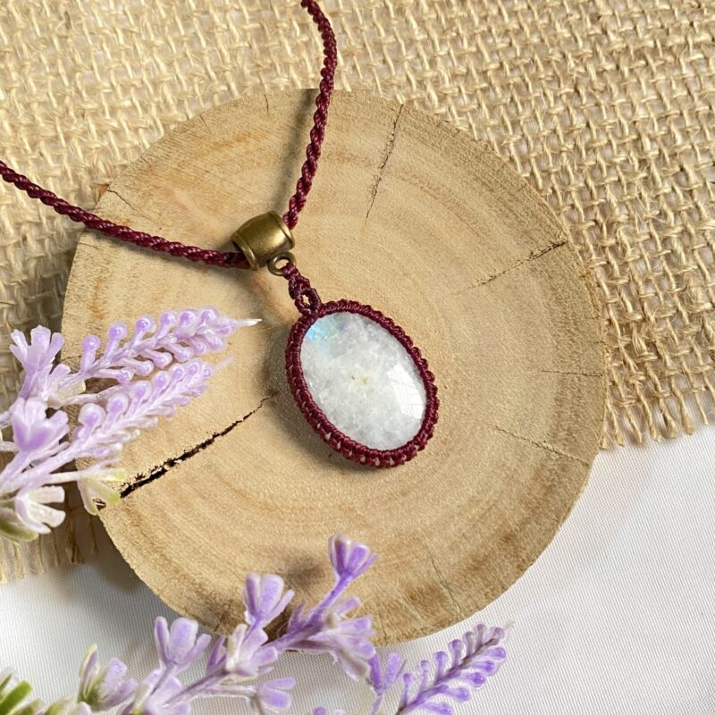 Colar modelo básico com Pedra da Lua natural