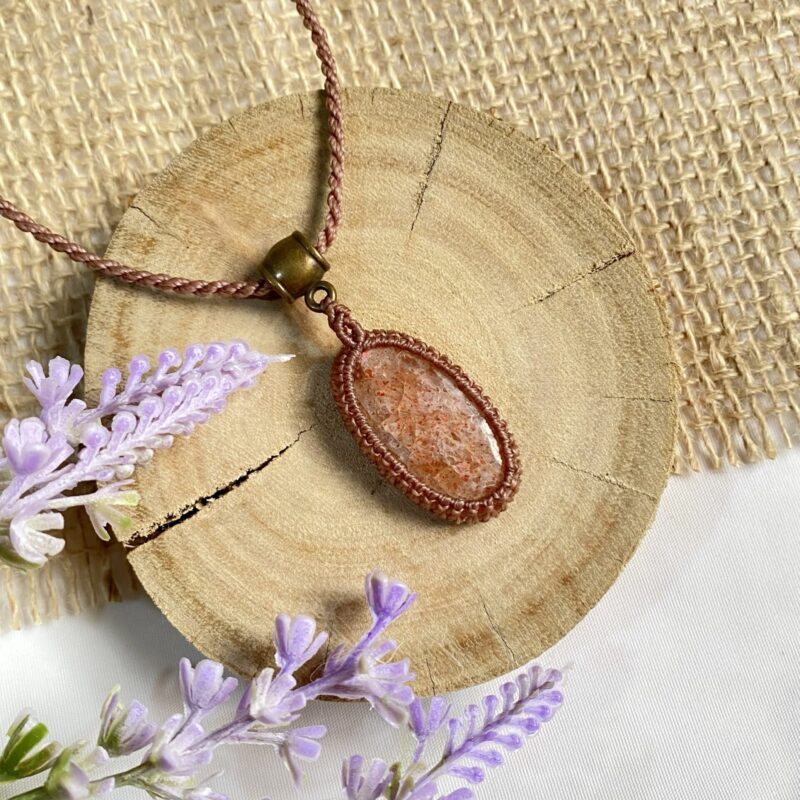 Colar modelo básico com Pedra do Sol Natural