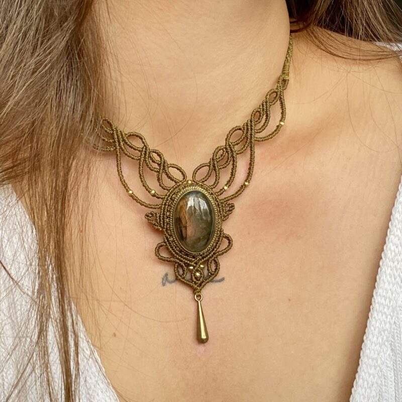 Gargantilha com Pedra Labradorita Furta Cor