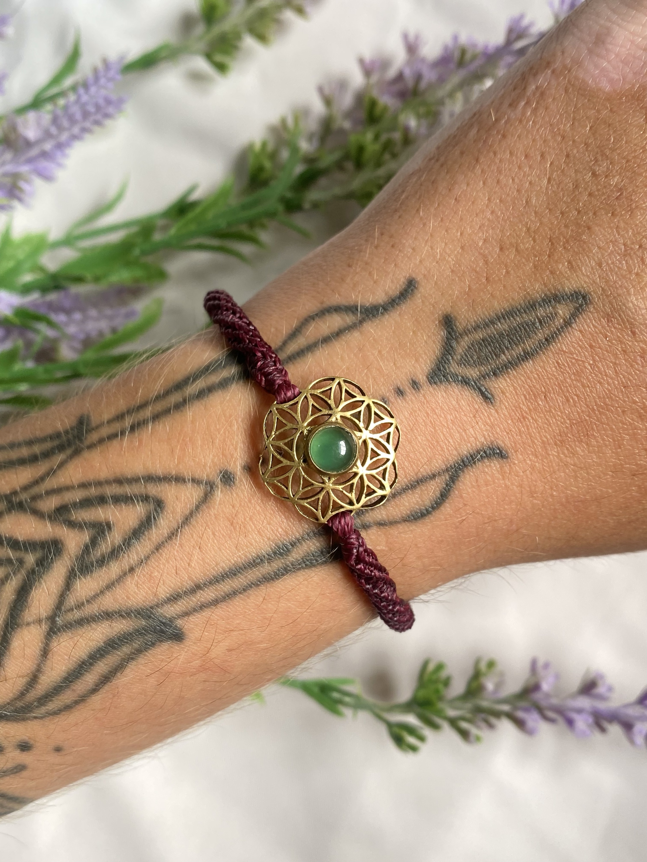 Pulseira detalhe brass indiano e Quartzo verde