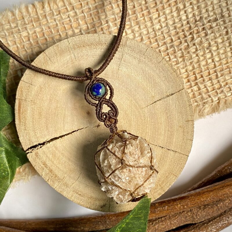 Colar orgânico com Pedra Rosa do Deserto