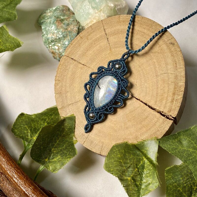 Colar delicado com Pedra da Lua Natural