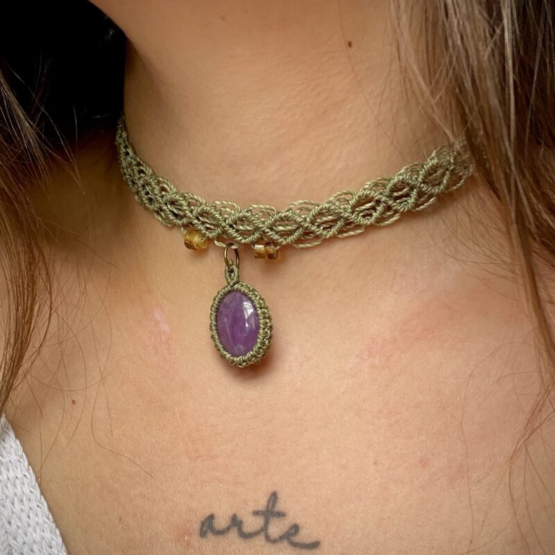 Gargantilha com Ametista e discos de Âmbar