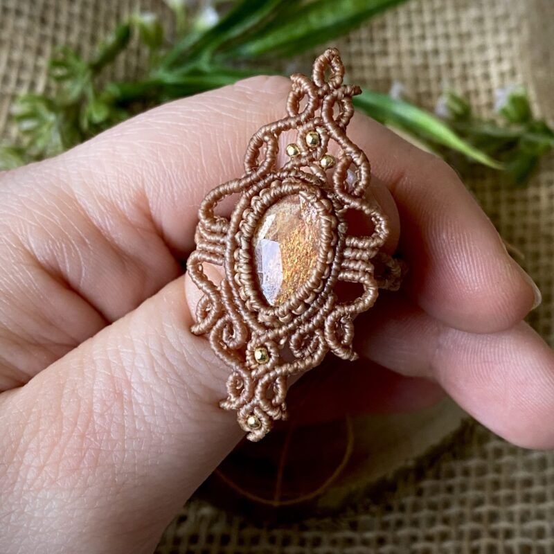 Anel com Pedra do Sol natural