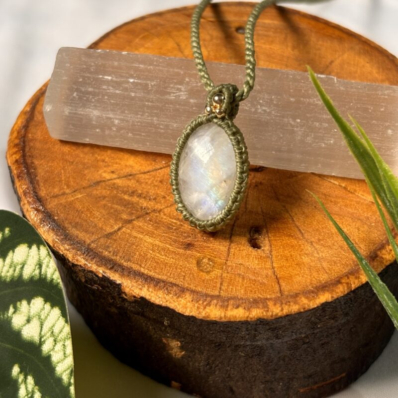 Colar encanto com Pedra da Lua