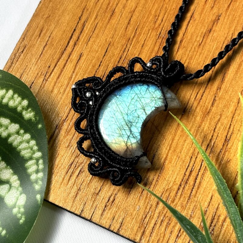 Colar pingente com Meia lua em Labradorita