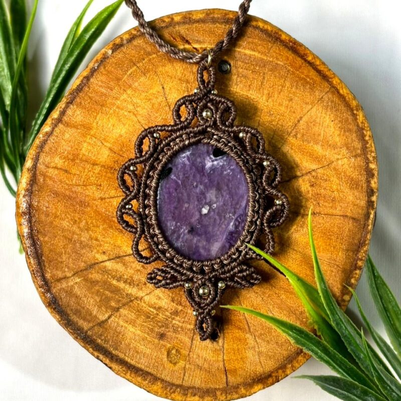 Colar pingente com Pedra Charoíta natural