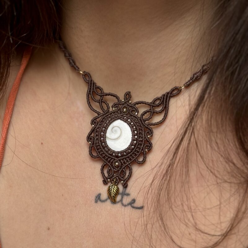 Gargantilha delicada com pedra Olho de Shiva