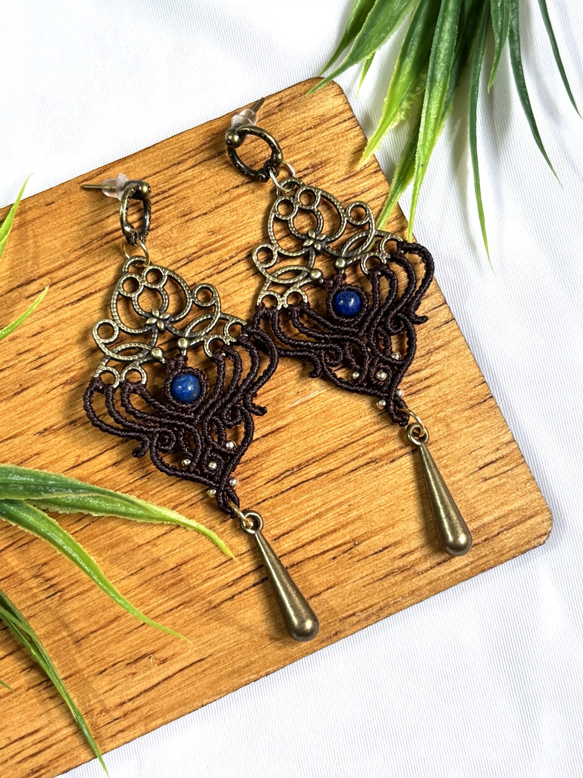 Brincos modelo boho com Lápis Lazúli