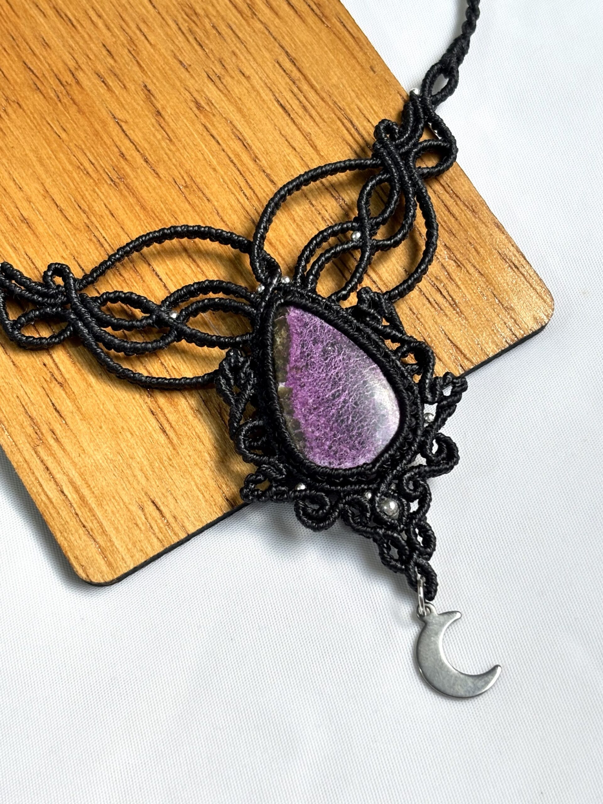 Colar modelo gargantilha com Pedra Stichtita - Imagem 2